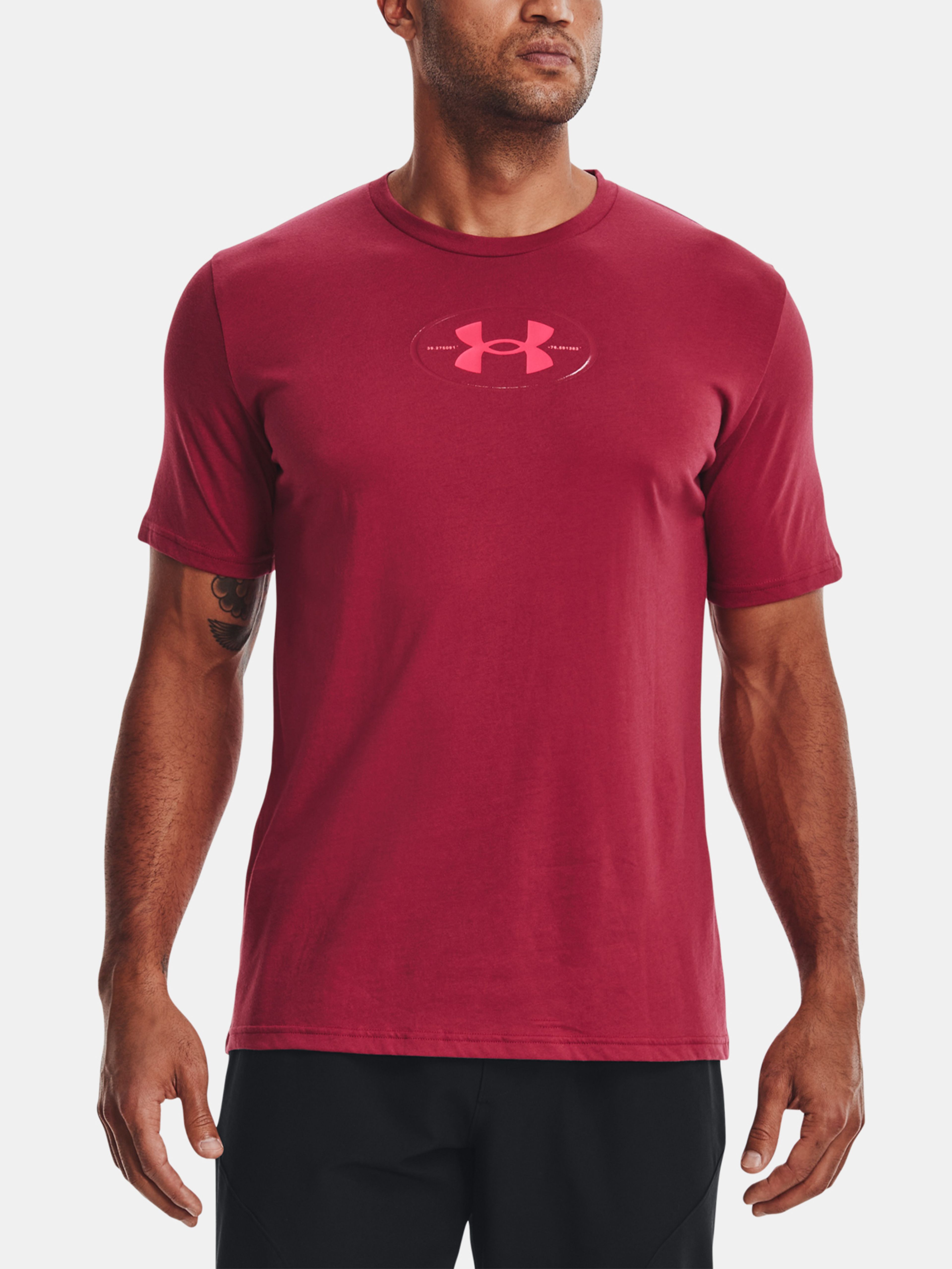 Férfi póló Under Armour UA REPEAT BRANDED SS