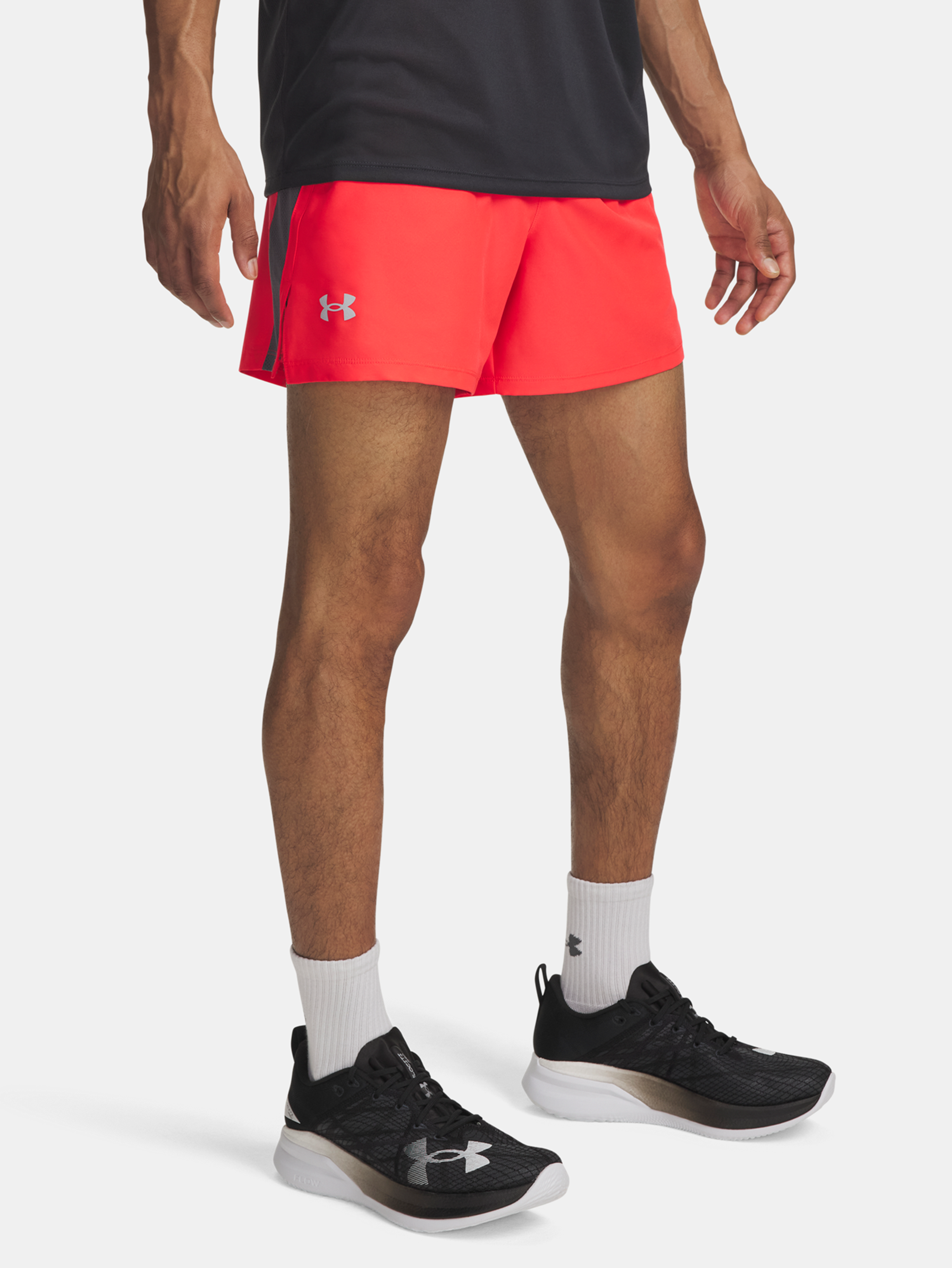 Férfi rövidnadrágok Under Armour UA LAUNCH 5'' SHORTS-RED