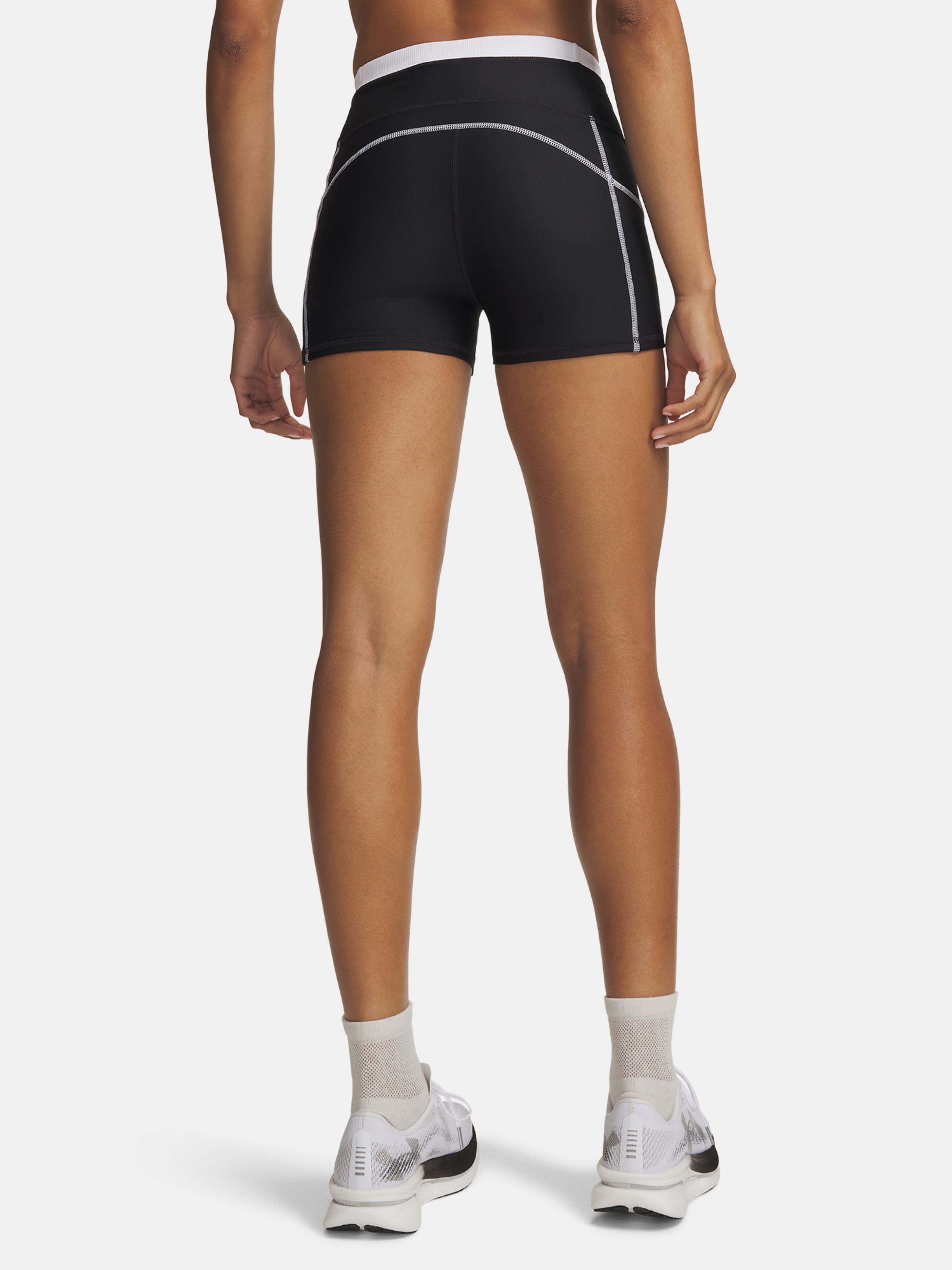 Naiste lühikesed püksid Under Armour UA HeatGear Novelty Shorty - 002