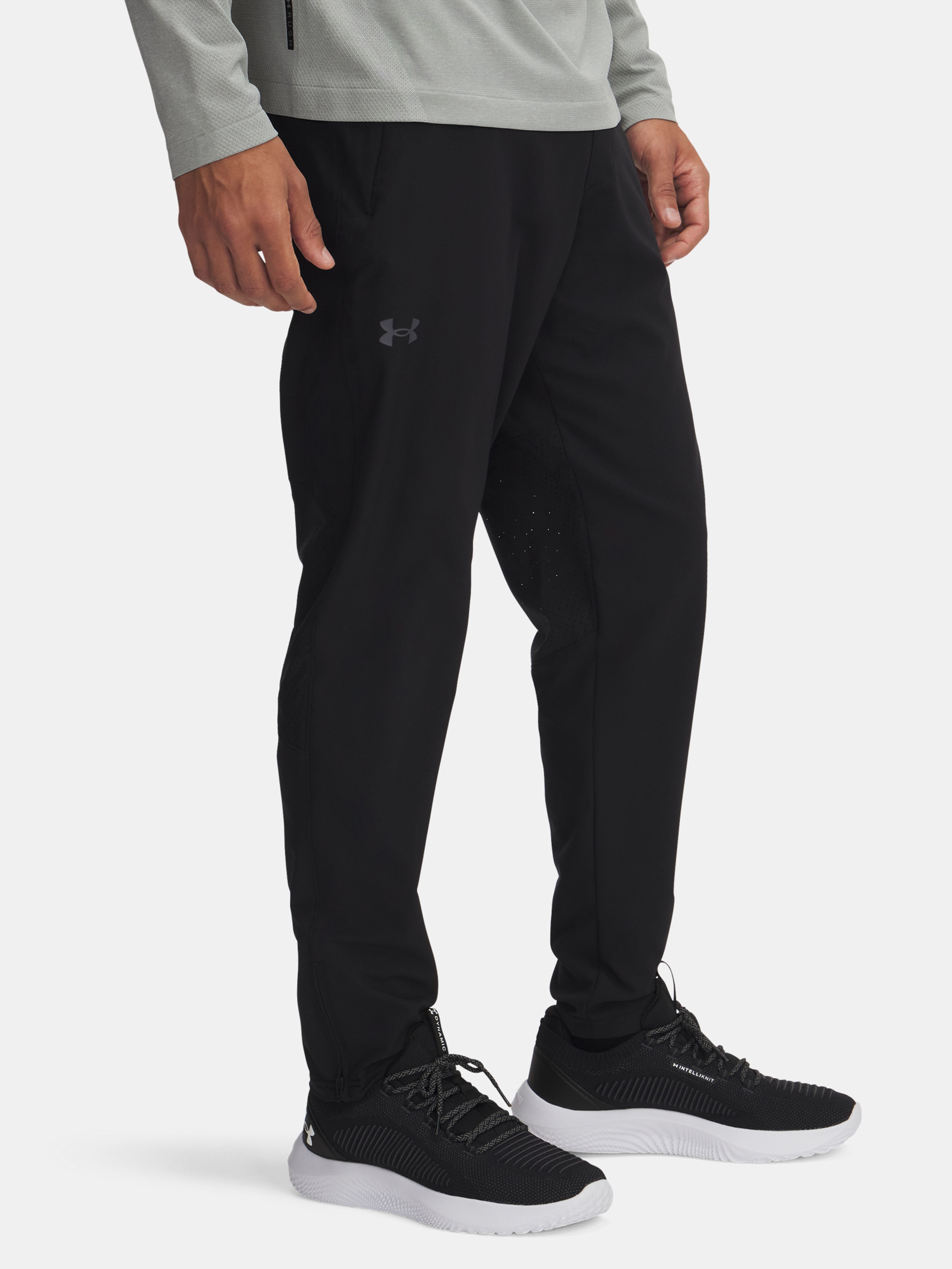 Pánske športové nohavice Under Armour Vanish Woven Tapered Pants-BLK