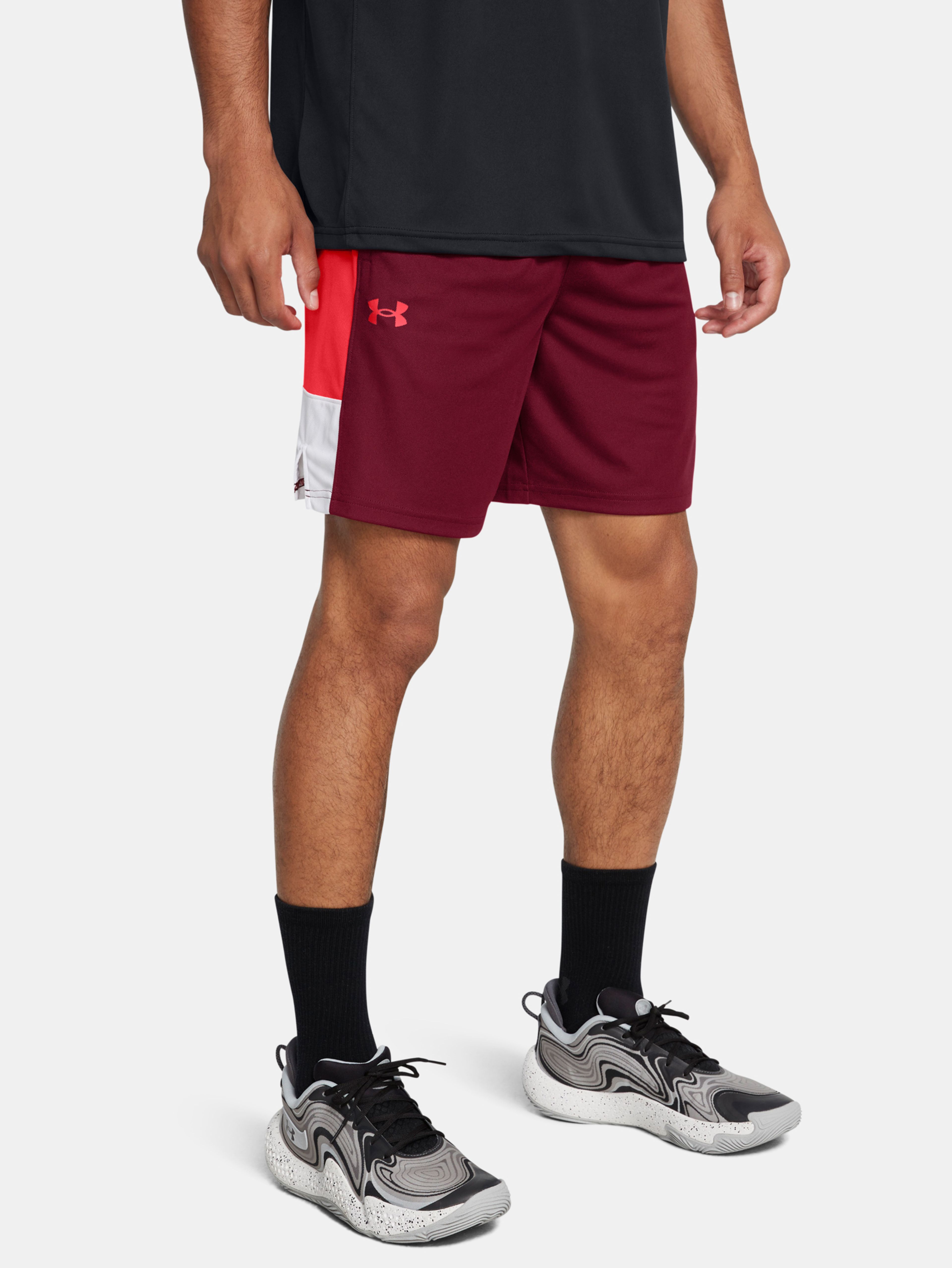 Férfi rövidnadrágok Under Armour UA Zone 7in Short-RED