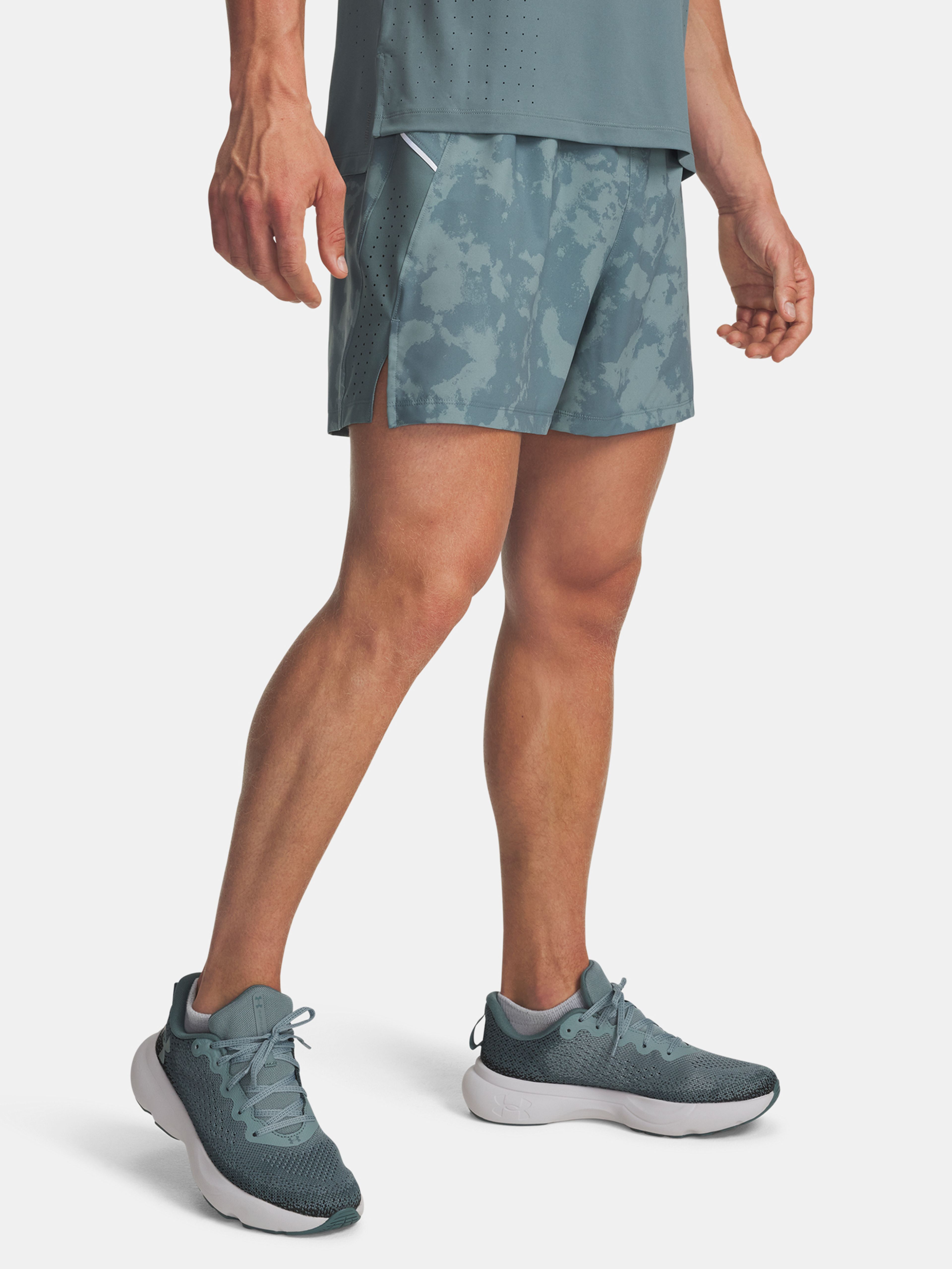 Férfi rövidnadrágok Under Armour Launch Pro 7in Prtd Short-GRN
