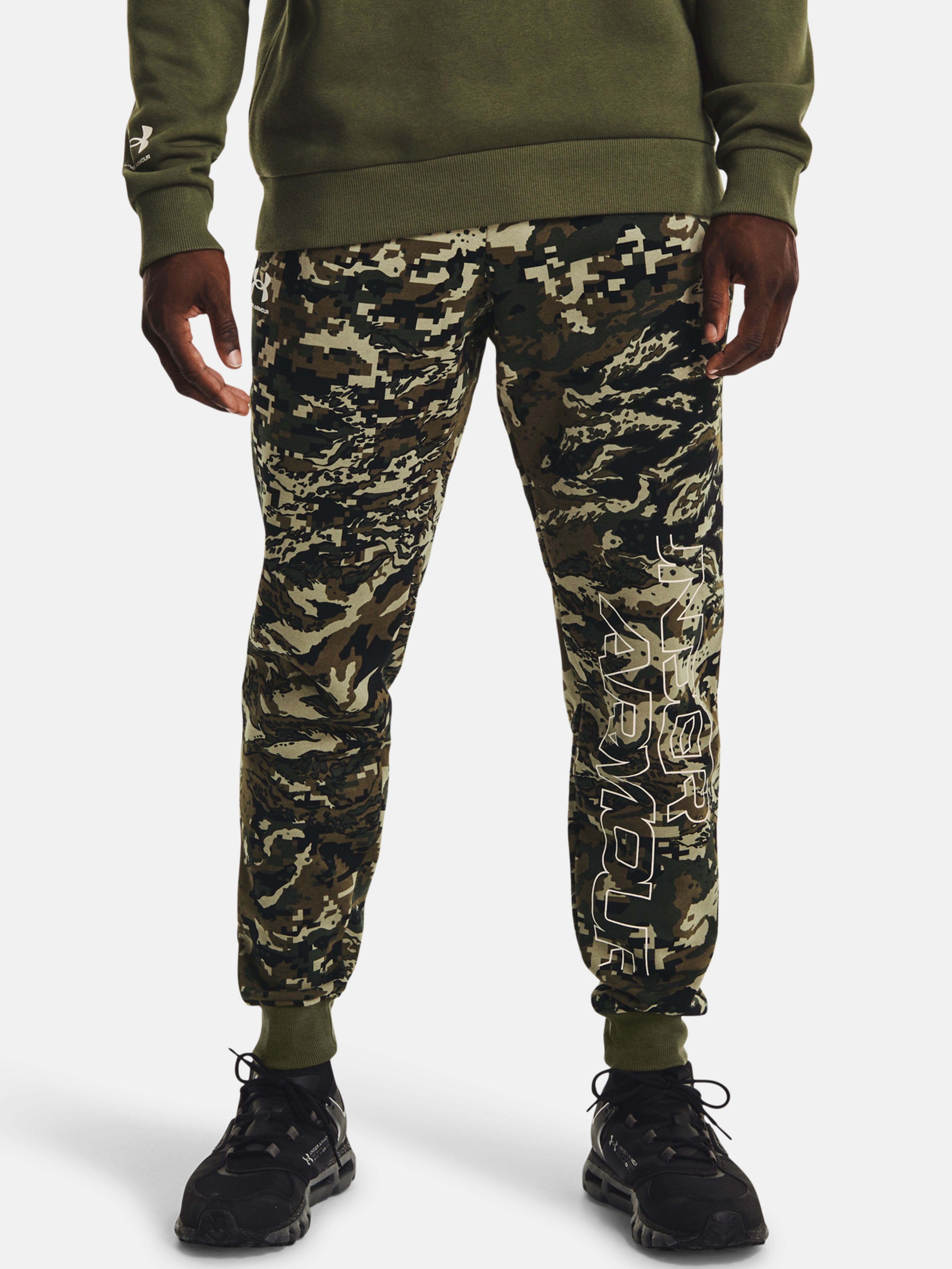 Férfi melegítők Under Armour UA RIVAL FLC CAMO SCRIPT JGR