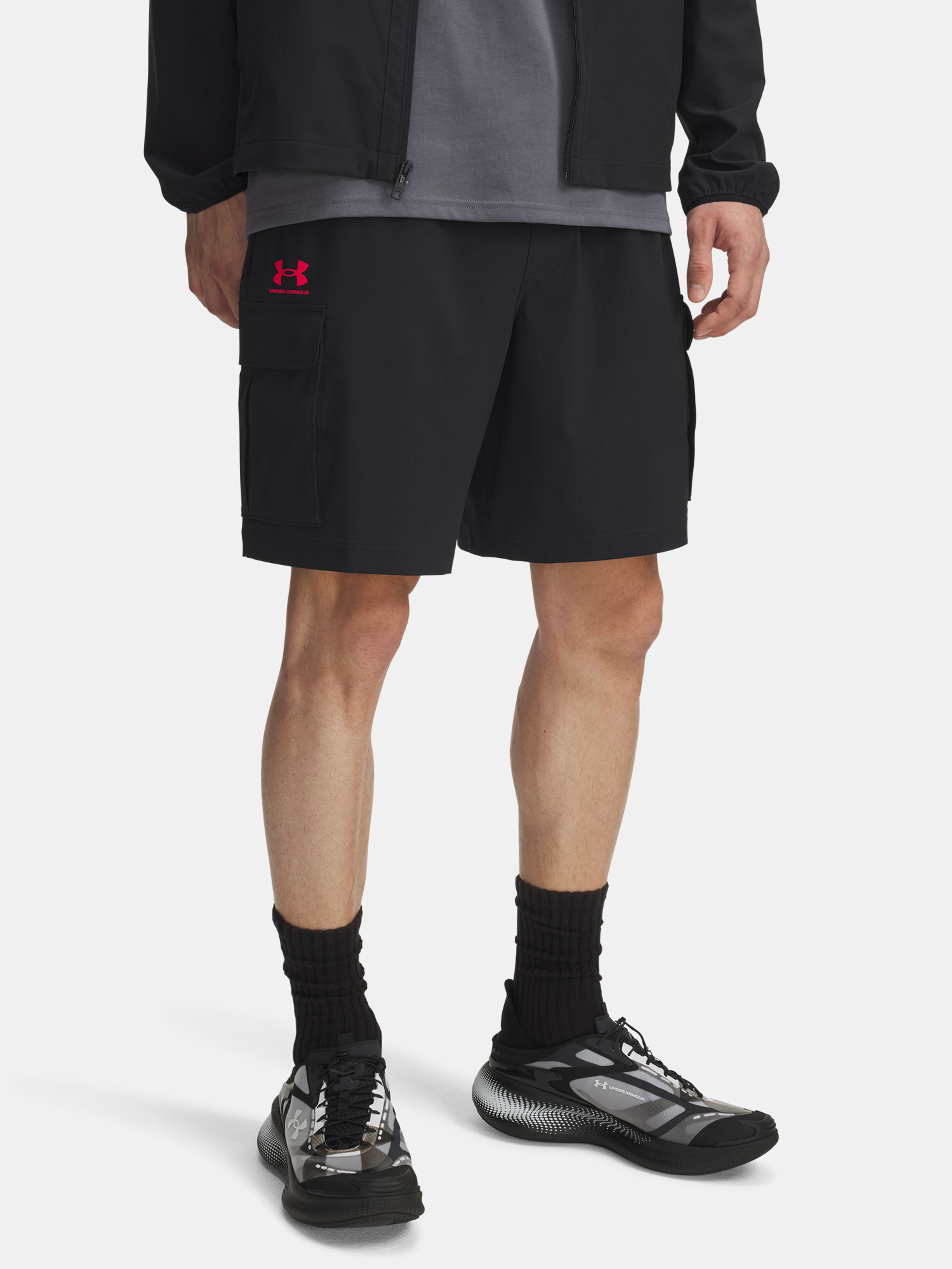 Pánske kraťasy Under Armour UA Vibe Woven Cargo Short-BLK