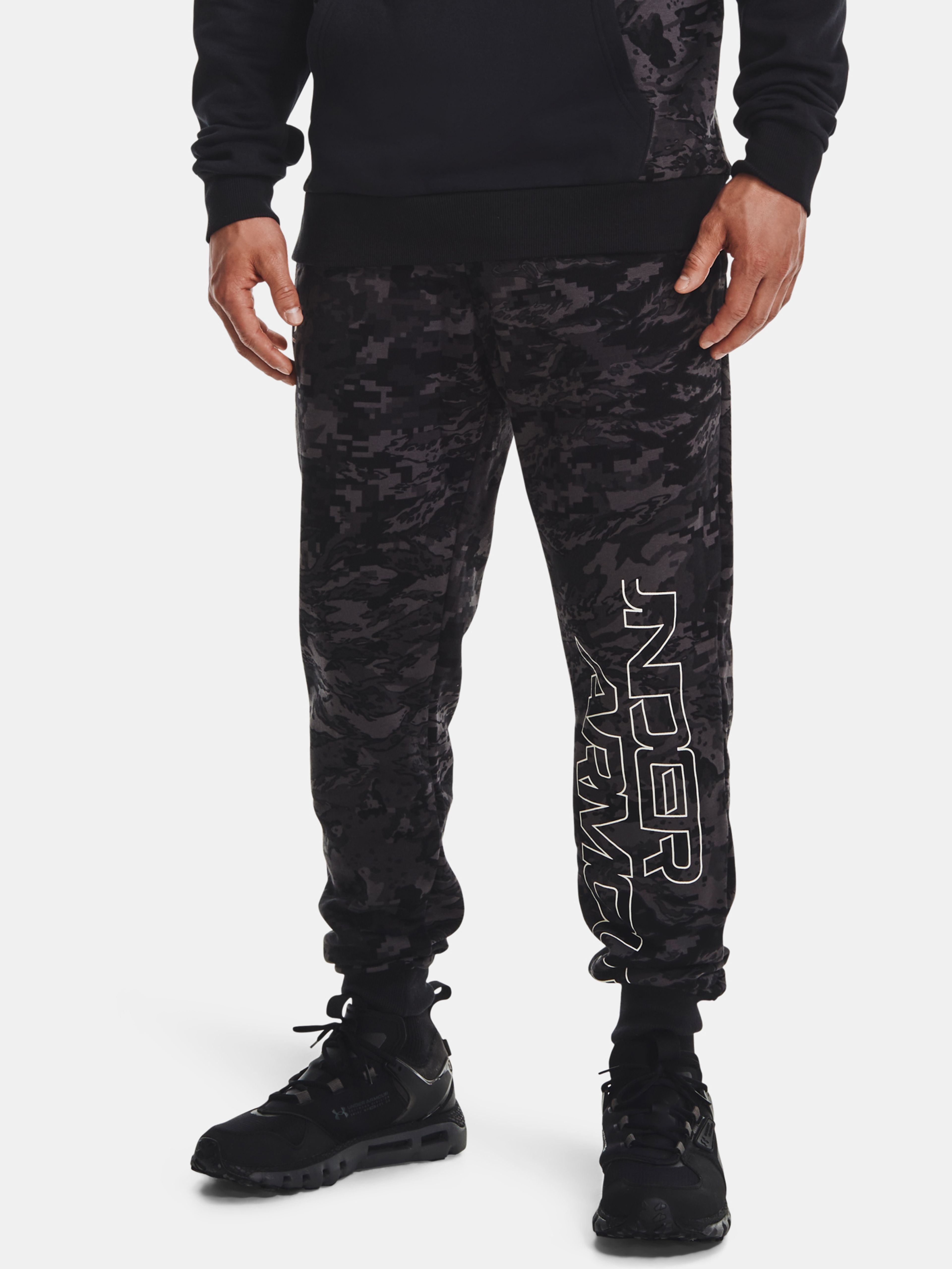 Férfi melegítők Under Armour RIVAL FLC CAMO SCRIPT JGR