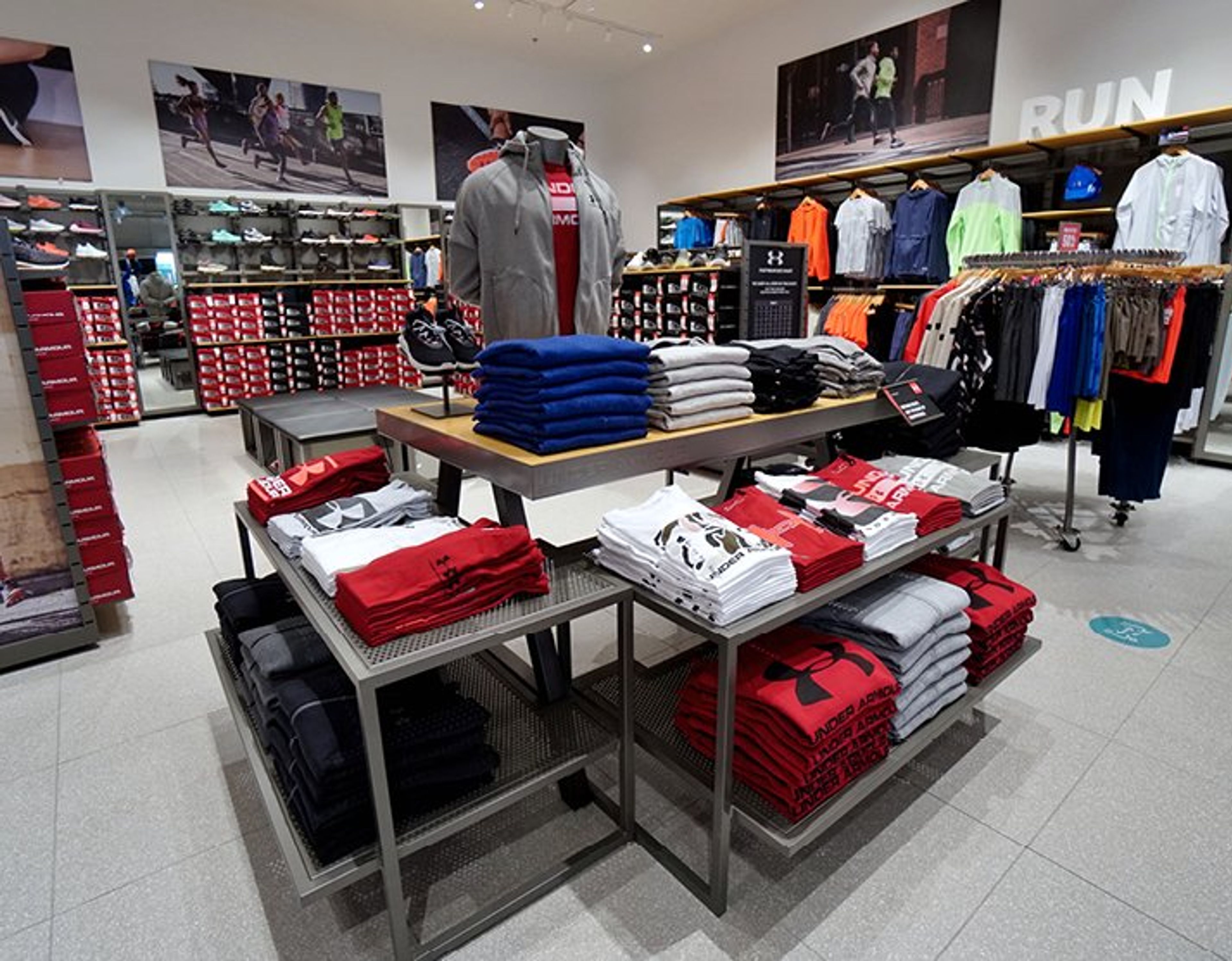 Fashion arena under armour hotsell