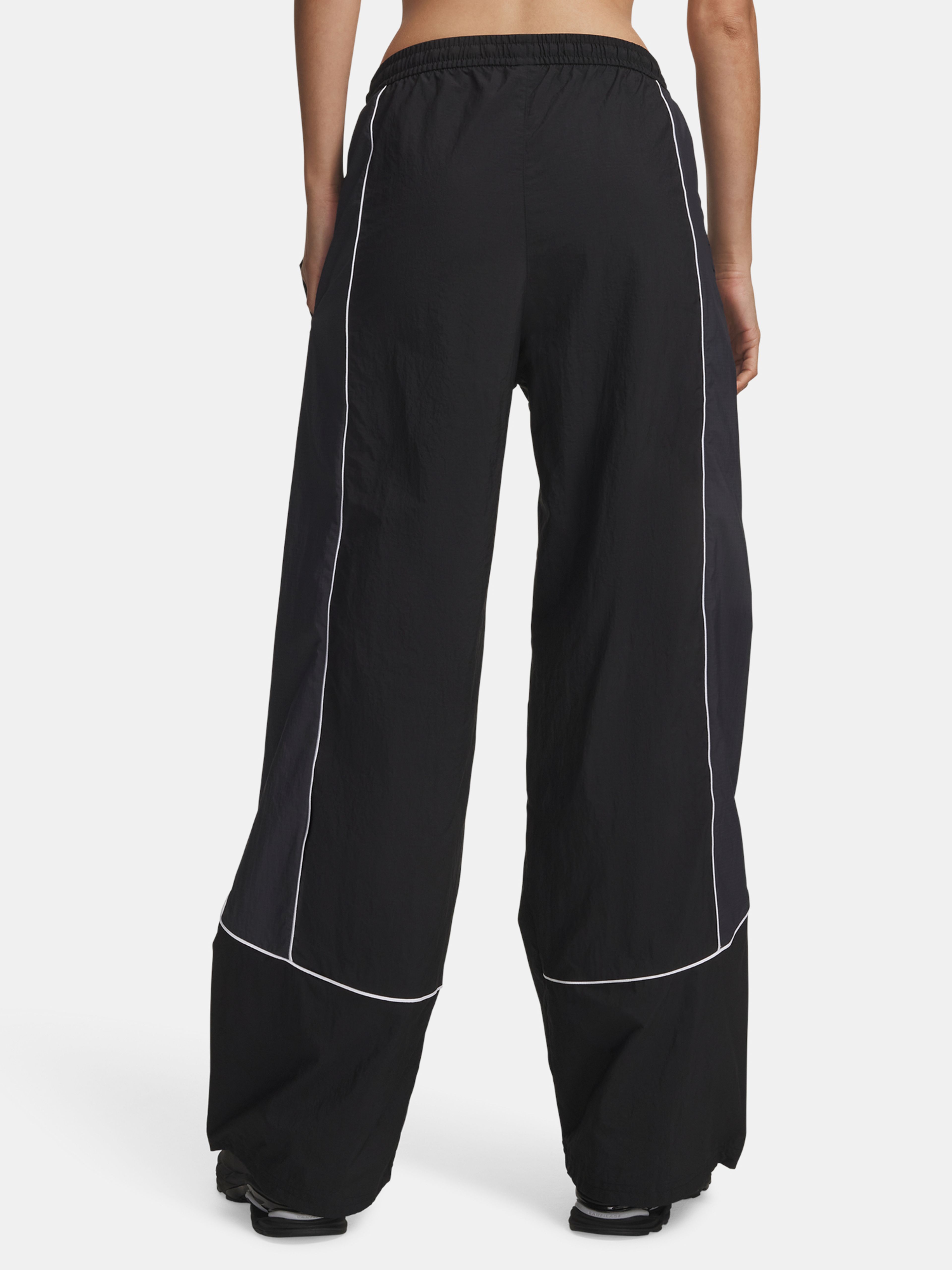 Dámské sportovní kalhoty Under Armour Unstoppable Wvn Wind Pnt - 002