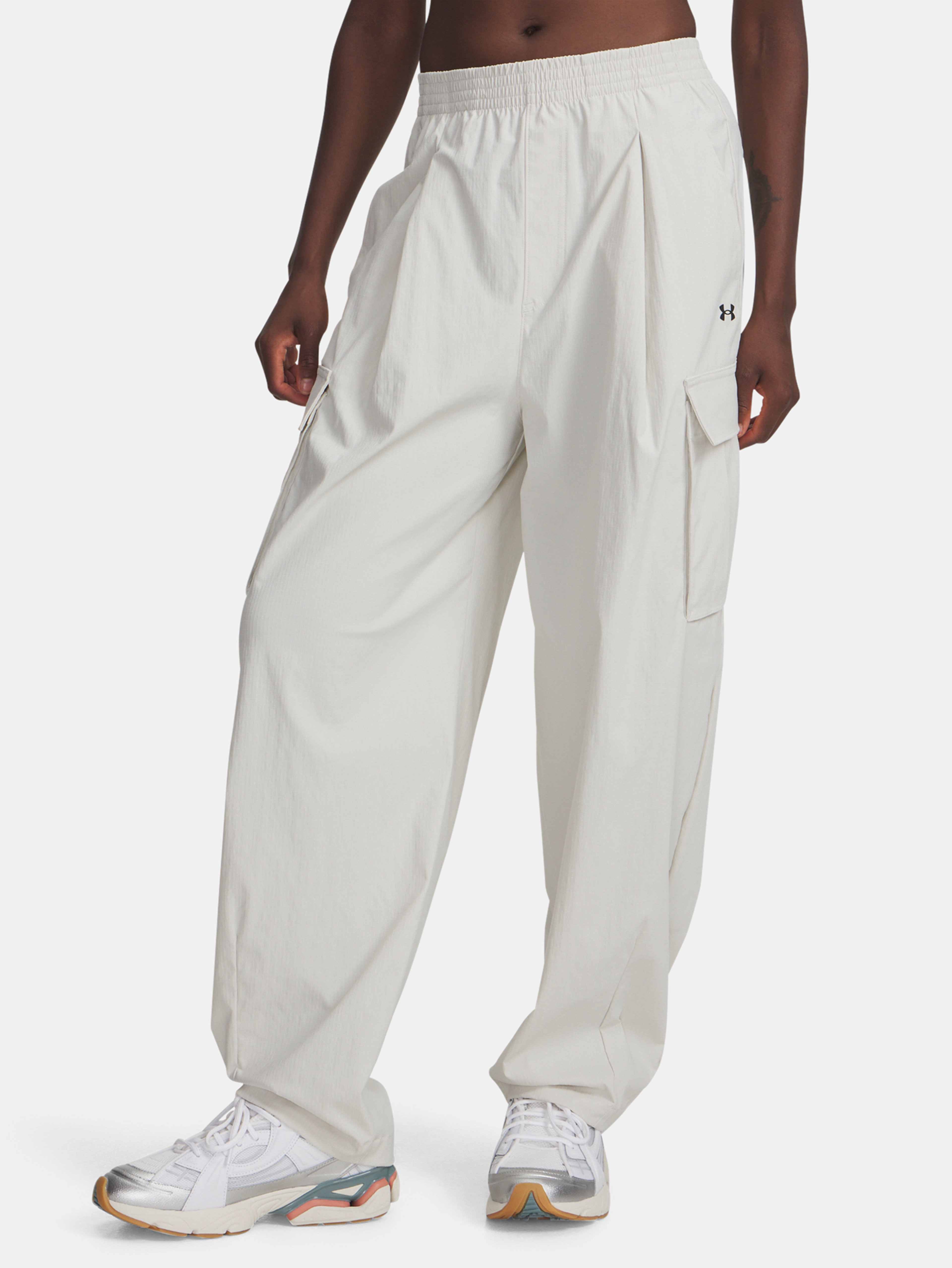 Dámske športové nohavice Under Armour UA Unstoppable Rstop Cargo-WHT