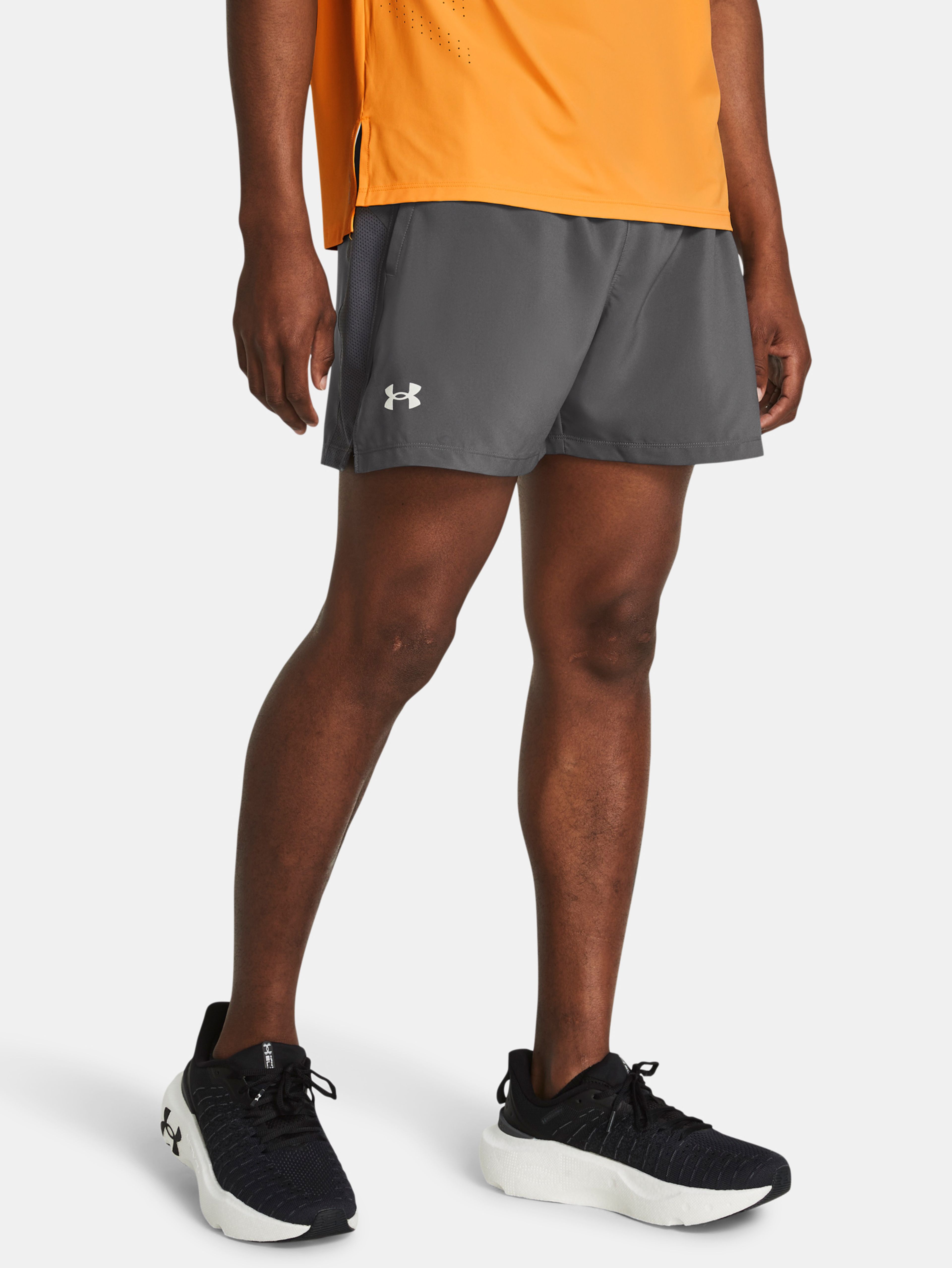 Férfi rövidnadrágok Under Armour UA LAUNCH 5'' SHORTS-GRY