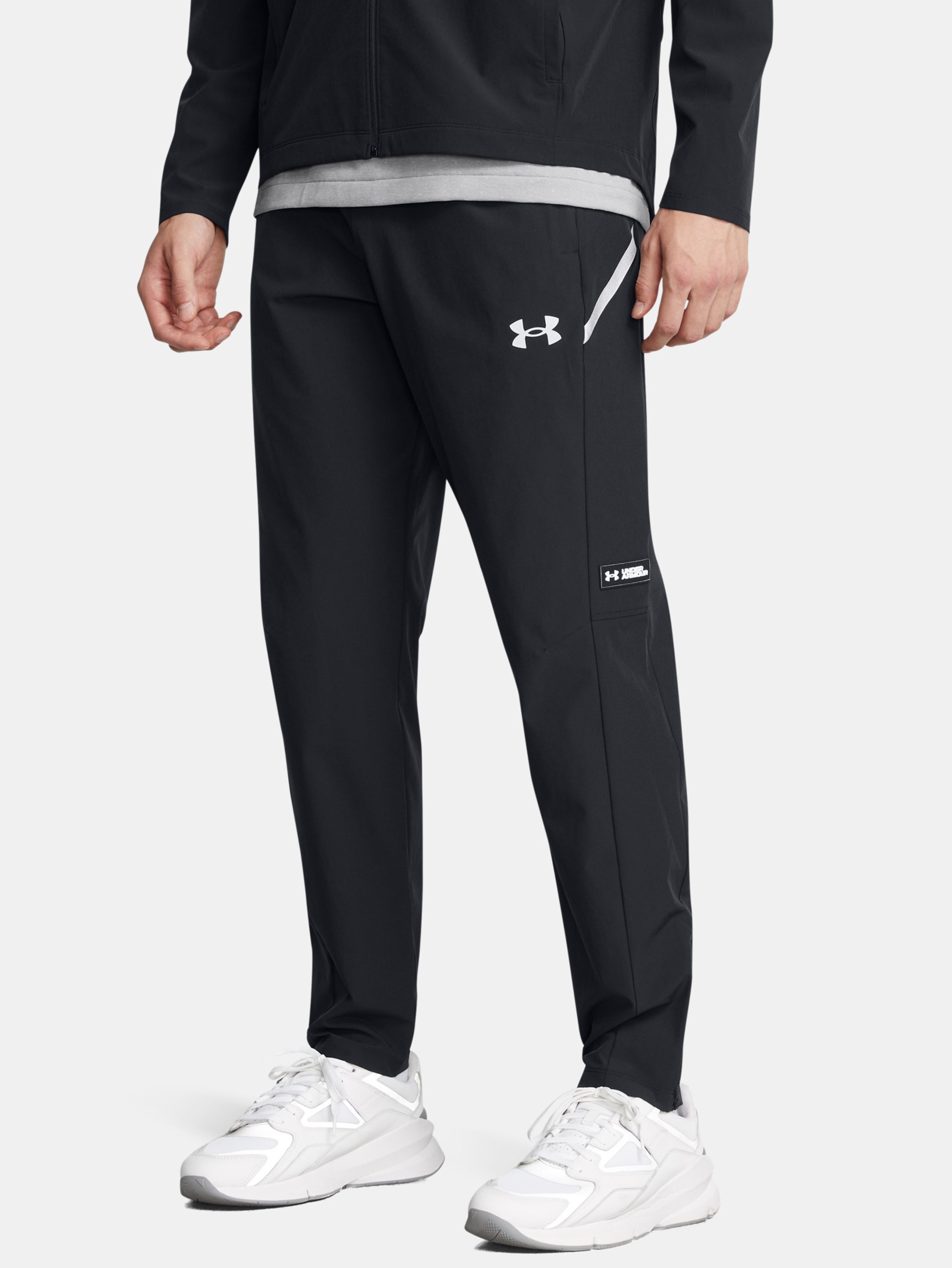 Pánske športové nohavice Under Armour UA Woven Utility Pants-BLK