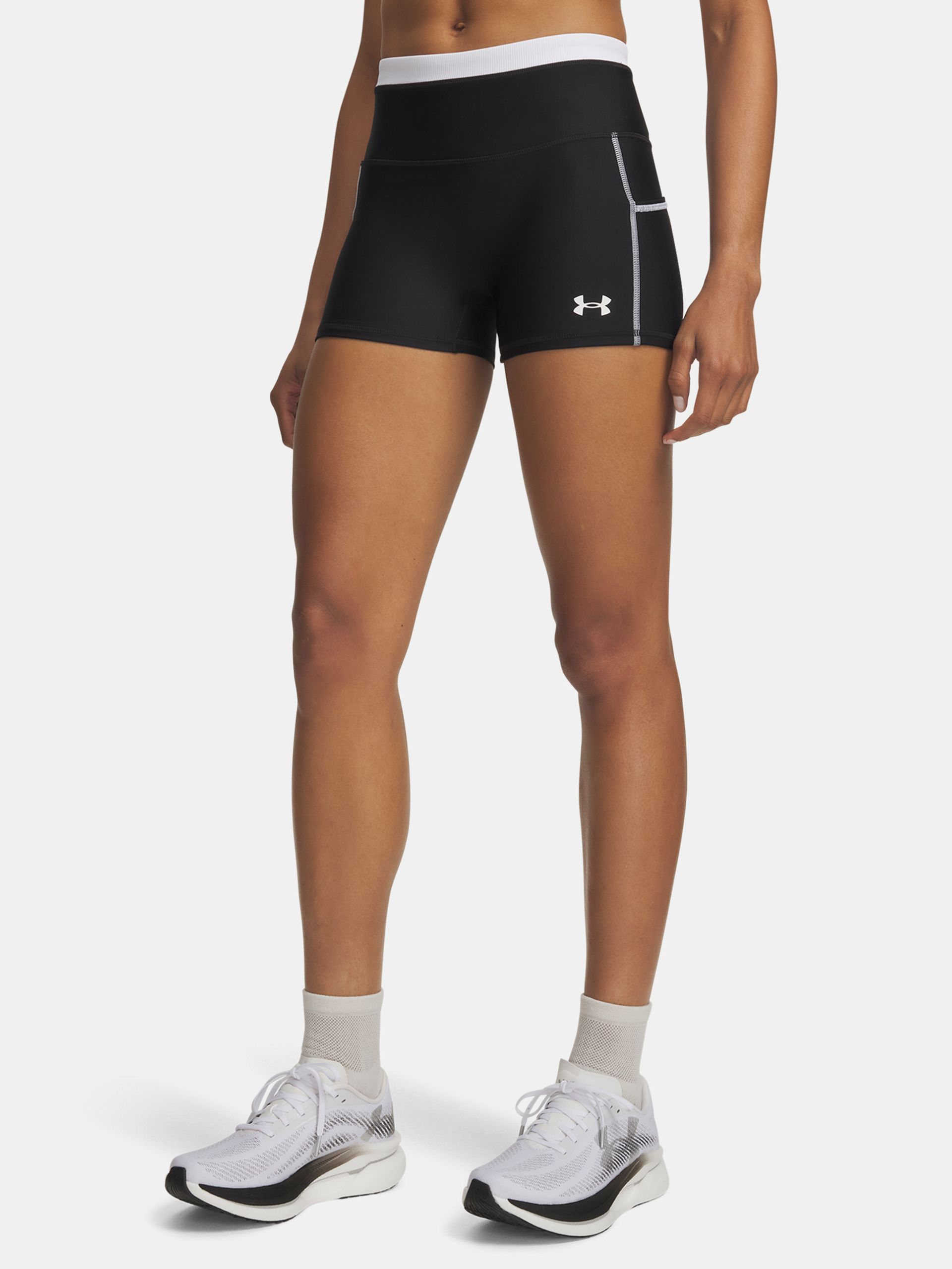 Naiste lühikesed püksid Under Armour UA HeatGear Novelty Shorty - 001