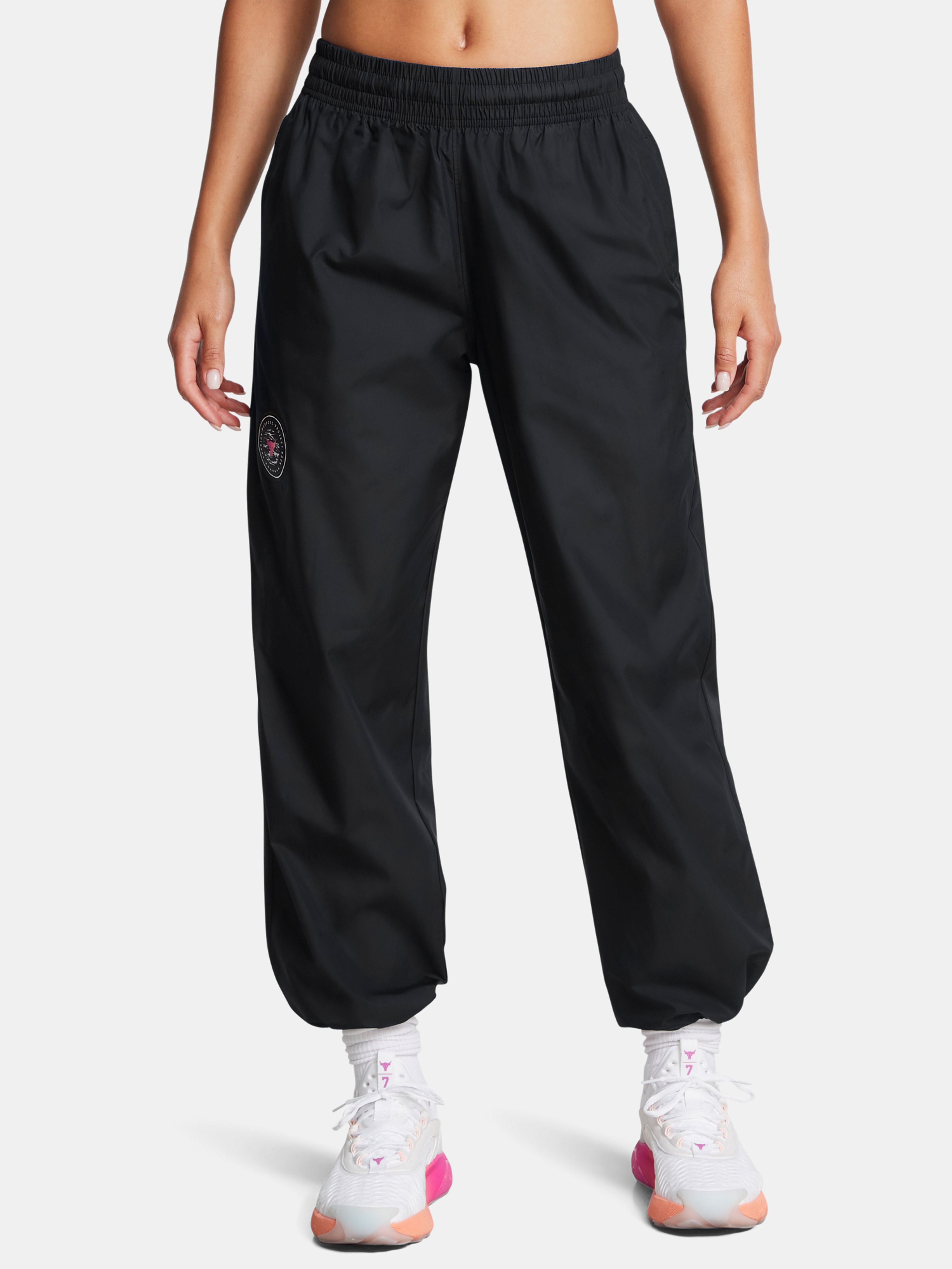 Dámske športové nohavice Under Armour Pjt Rck Wvn Pant BOH-BLK