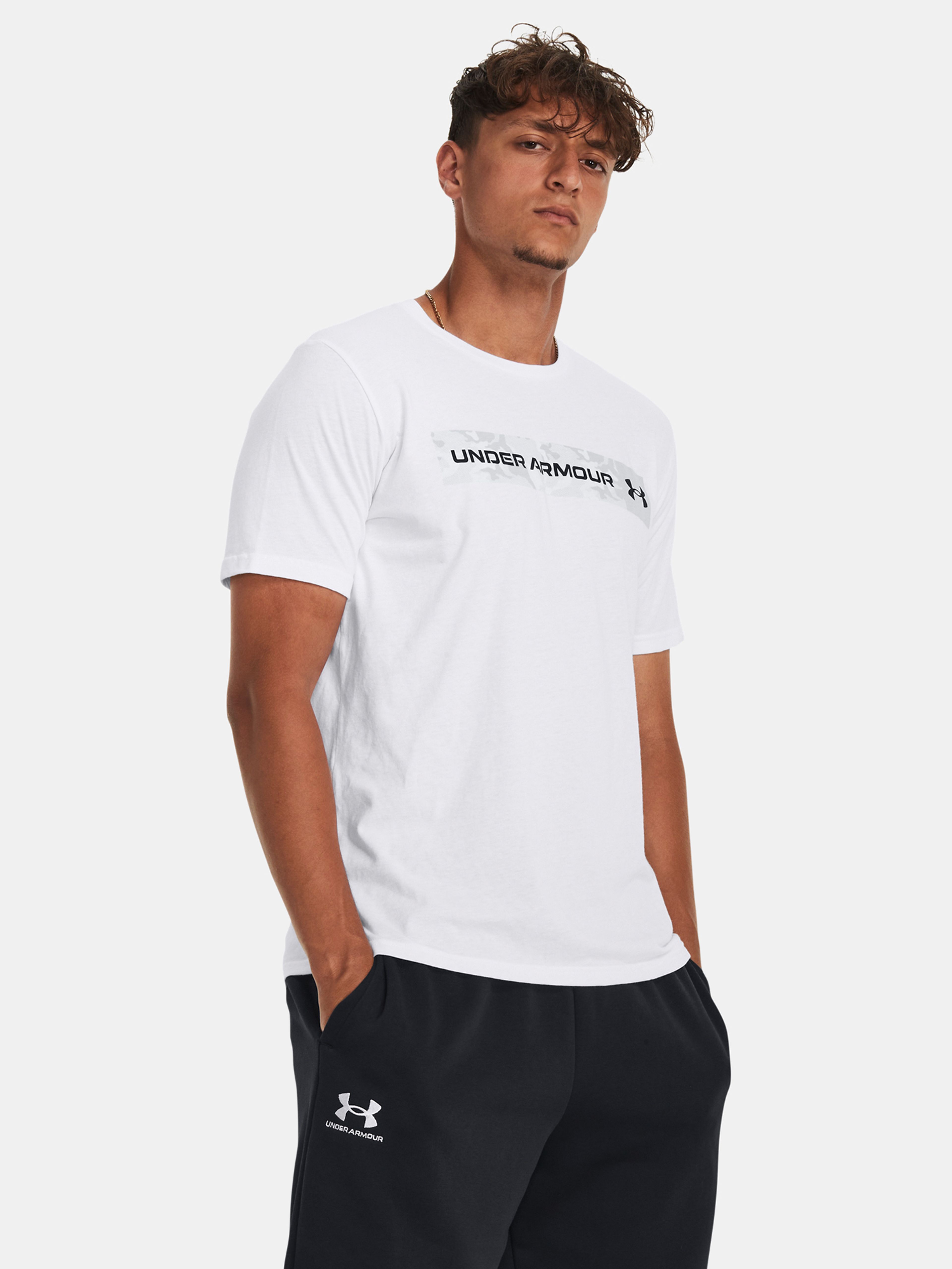 Moška majica Under Armour UA CAMO CHEST STRIPE SS-WHT