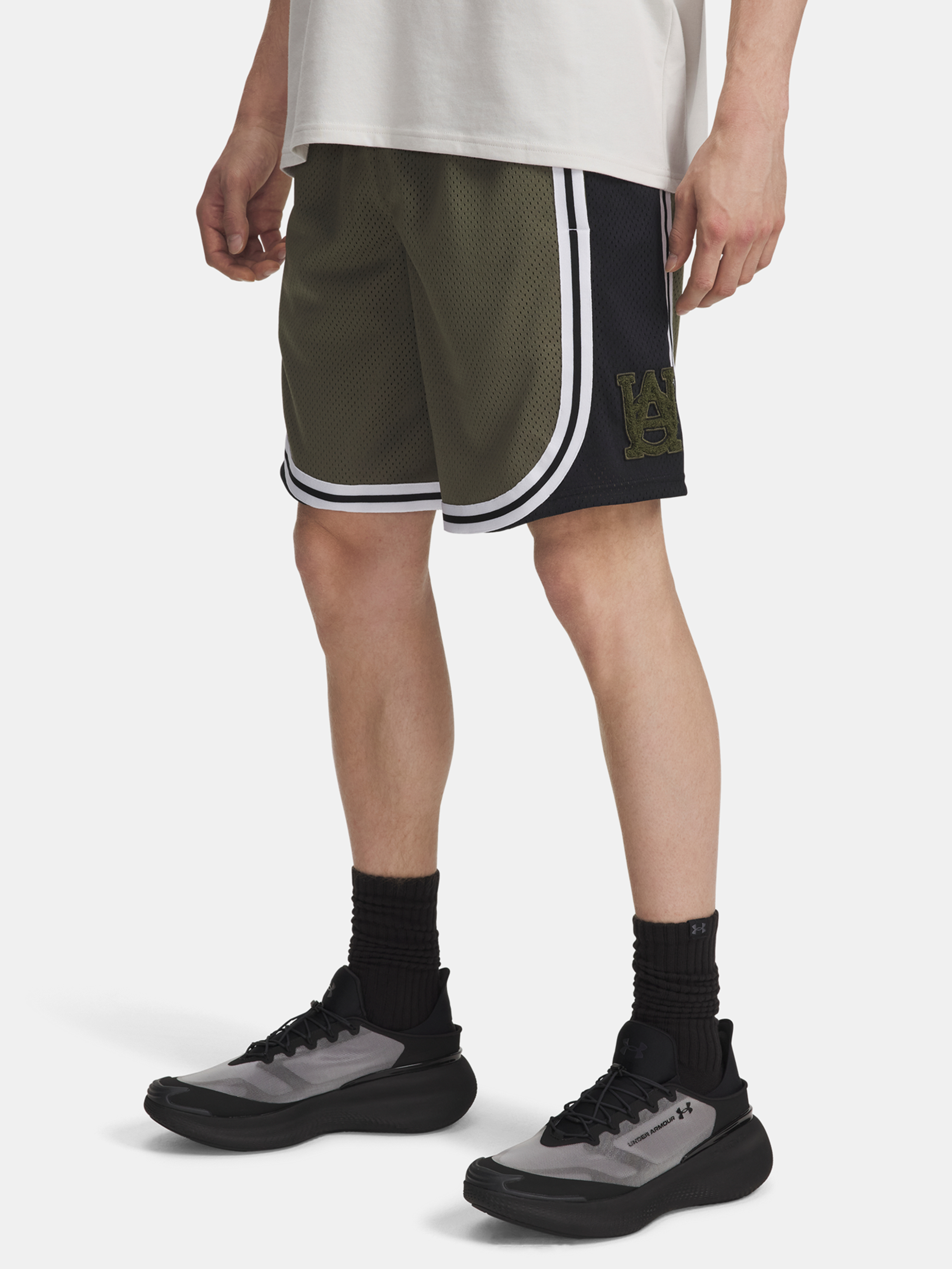 Férfi rövidnadrágok Under Armour UA M Courtside Short-GRN